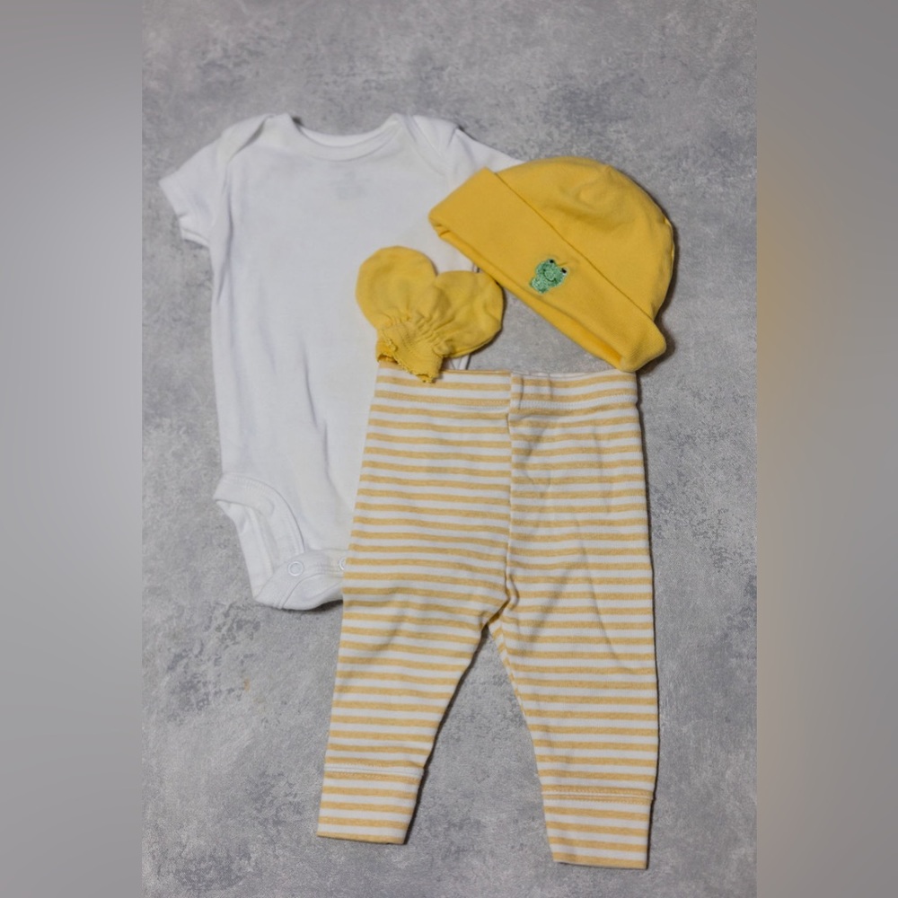 Cute newborn yellow outfit bundle